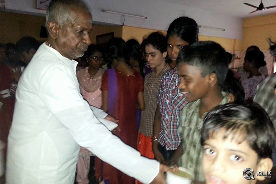 Celebs-at-Chennai-Flood-Relief-Activities